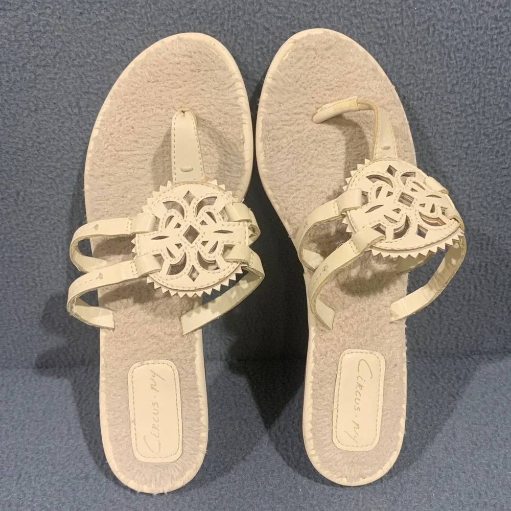 Circus NY Sam Edelman Womens 7.5 Cream Faux Fur Insole Medallion‎ Thong Sandals